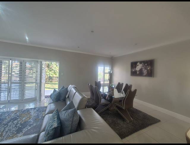 4 BEDROOM TOWNHOUSE FOR SALE IN IZINGA ESTATE